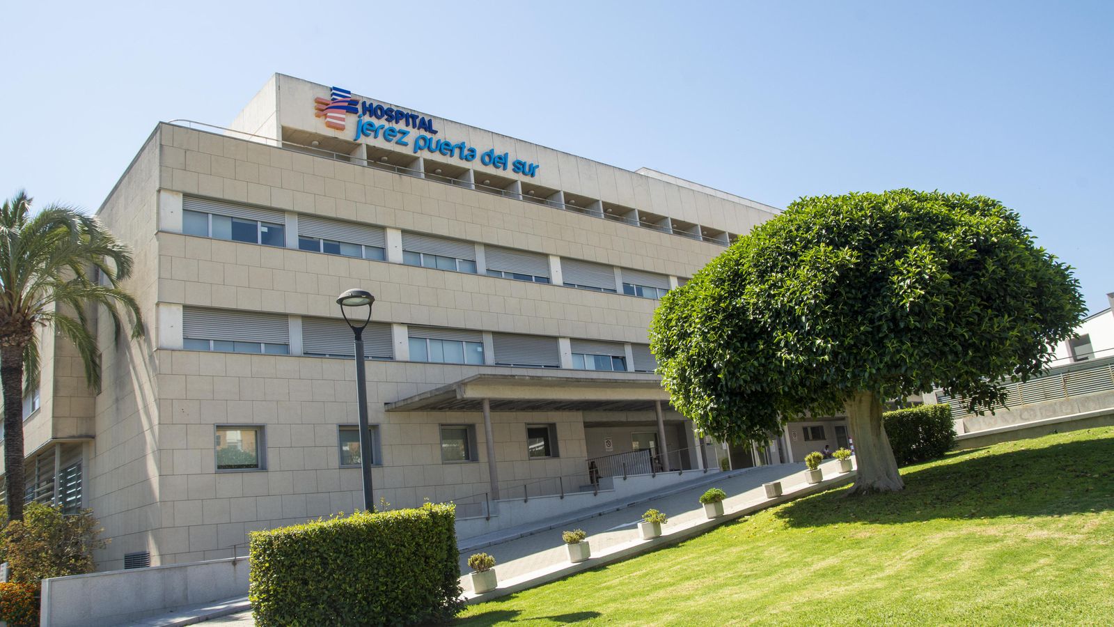 Fachada Hospital Puerta del Sur.