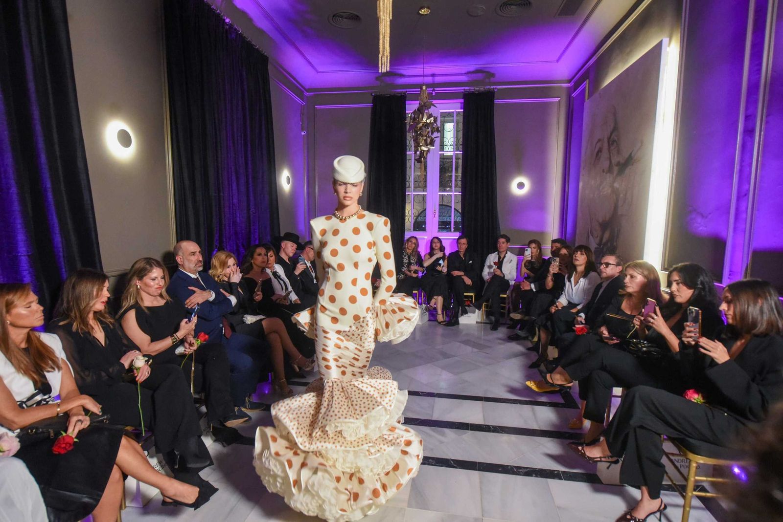 Desfile de Andrew Pocrid en La Casa de Manolete Bistró