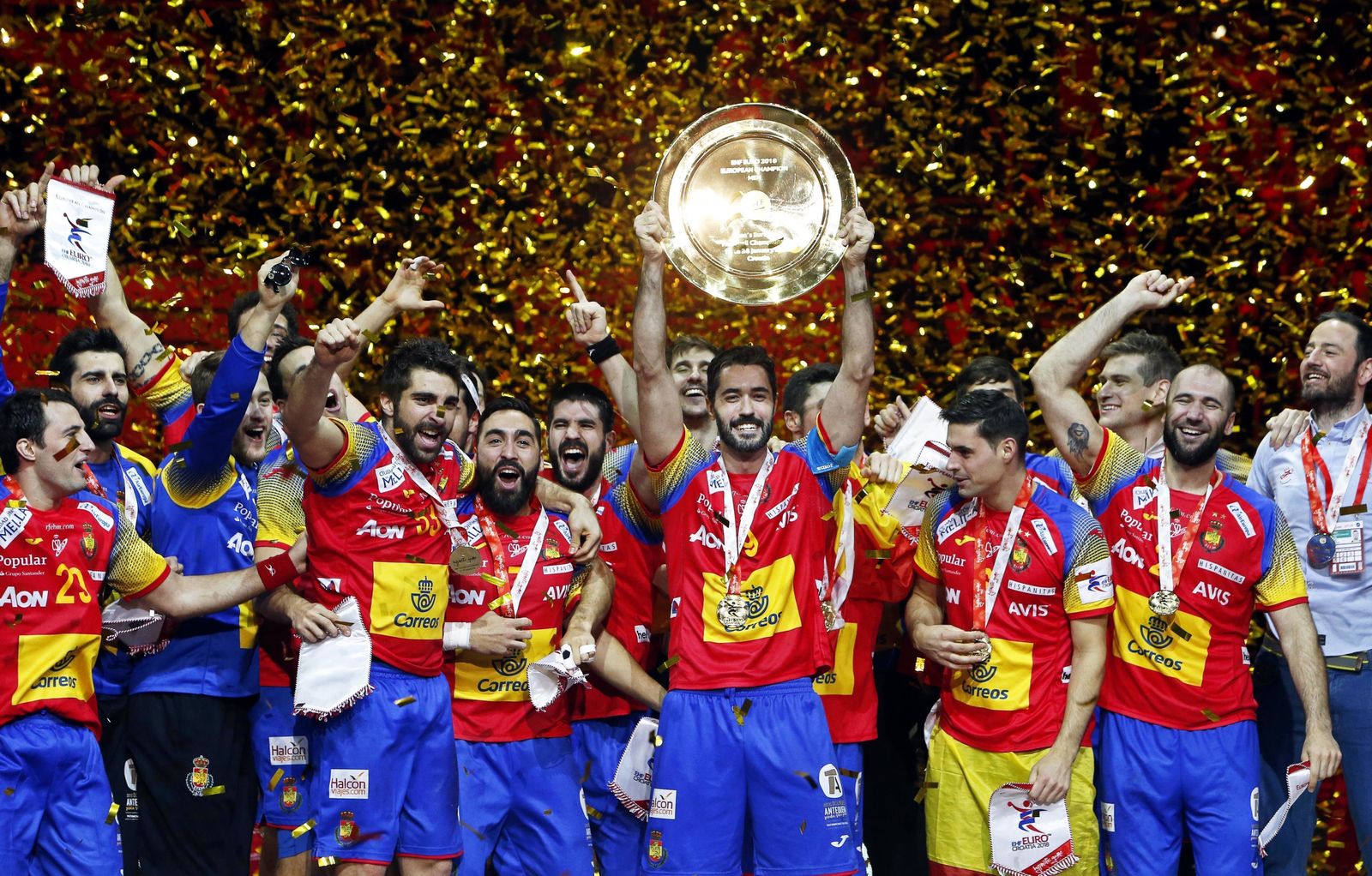 Los hispanos alzan en Croacia el único título que les faltaba, la corona europea, el pasado domingo.