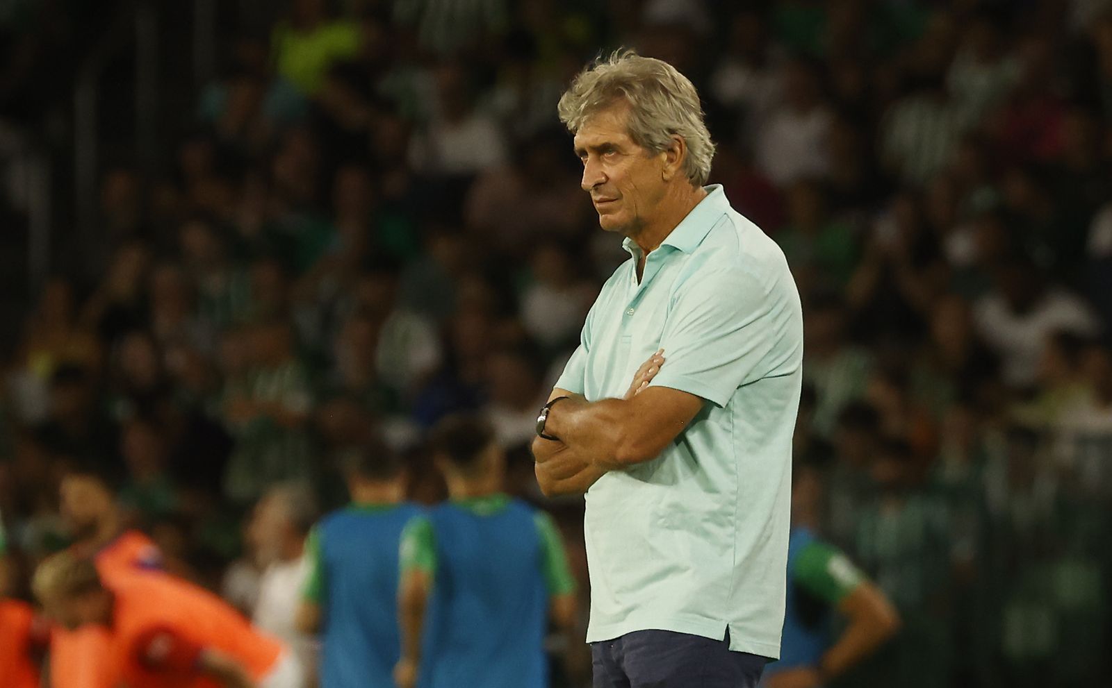Manuel Pellegrini observa a su equipo durante el partido ante la Fiorentina.