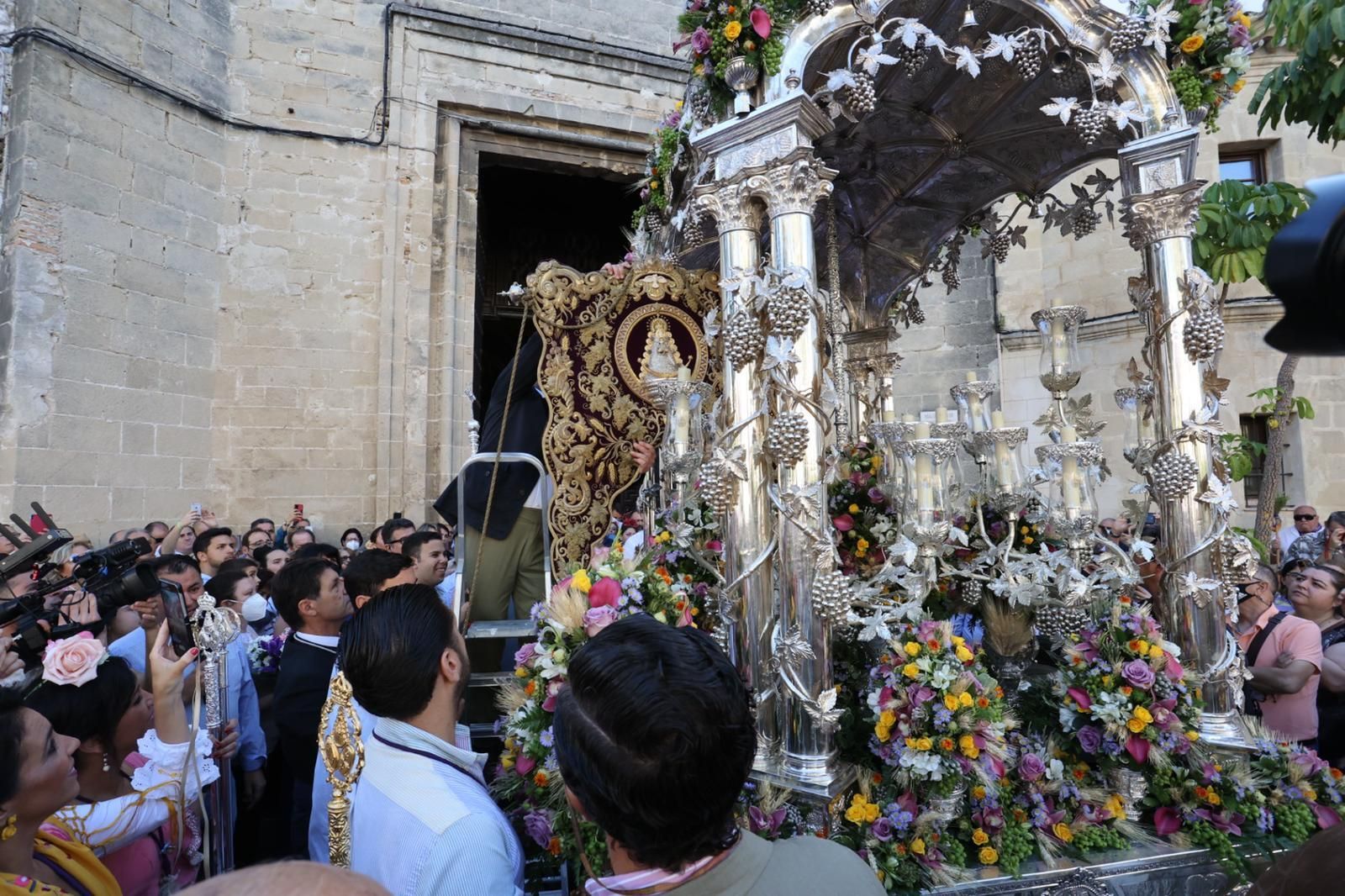 La salida de la Hermandad del Rocío de Jerez, en imágenes