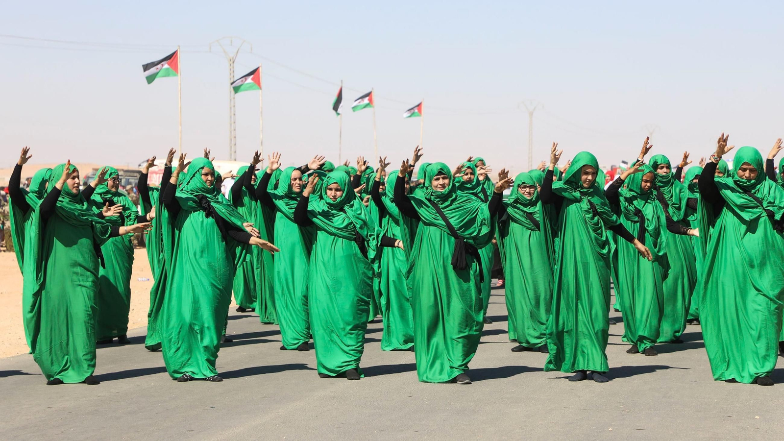 Los saharauis refugiados de los campamentos de la región argelina de Tinduf conmemoraron el pasado 12 de octubre el quincuagésimo aniversario de su unidad nacional, una fecha histórica que marca la unión de todos los saharauis, de todos los orígenes, bajo una misma bandera por la independencia del Sáhara  Occidental, hoy controlado en su mayor parte por Marruecos.