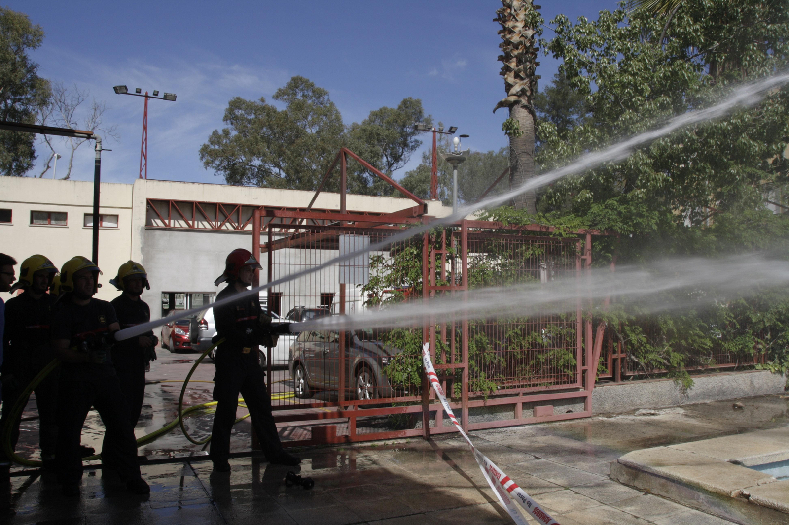 Imagen de varios integrantes del Cuerpo de Bomberos.
