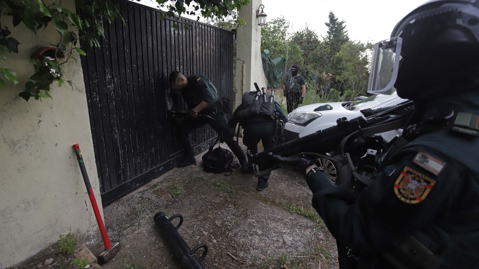 Fotos de los registros de la Guardia Civil en Benharás