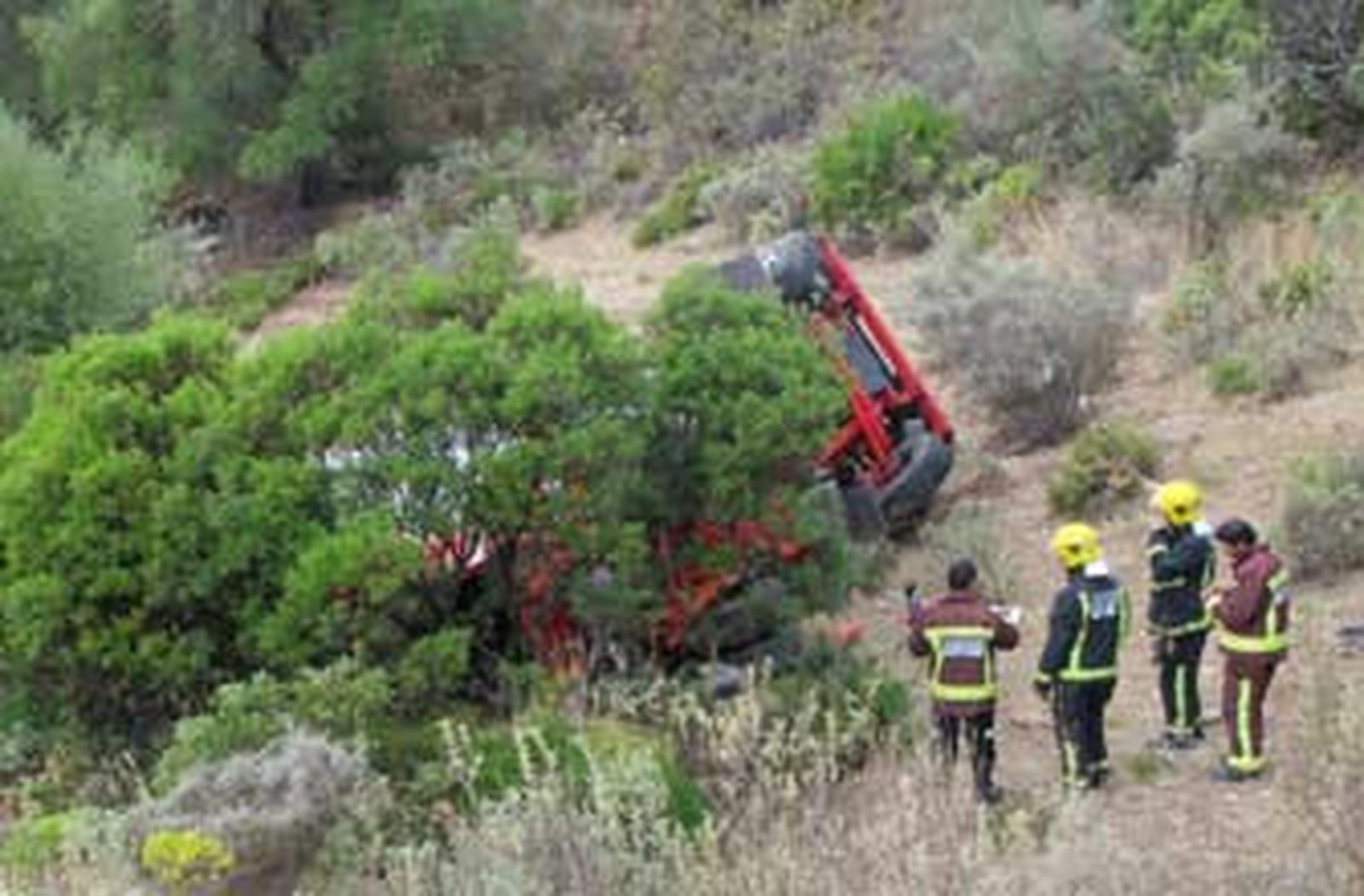 Vuelca un camión cargado de 4.000 litros de gas propano en Gaucín
