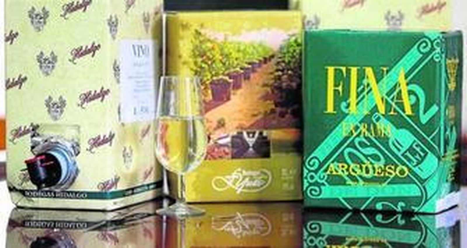 Algunos productos 'bag in box' de manzanilla de diversas casas de Sanlúcar de Barrameda.