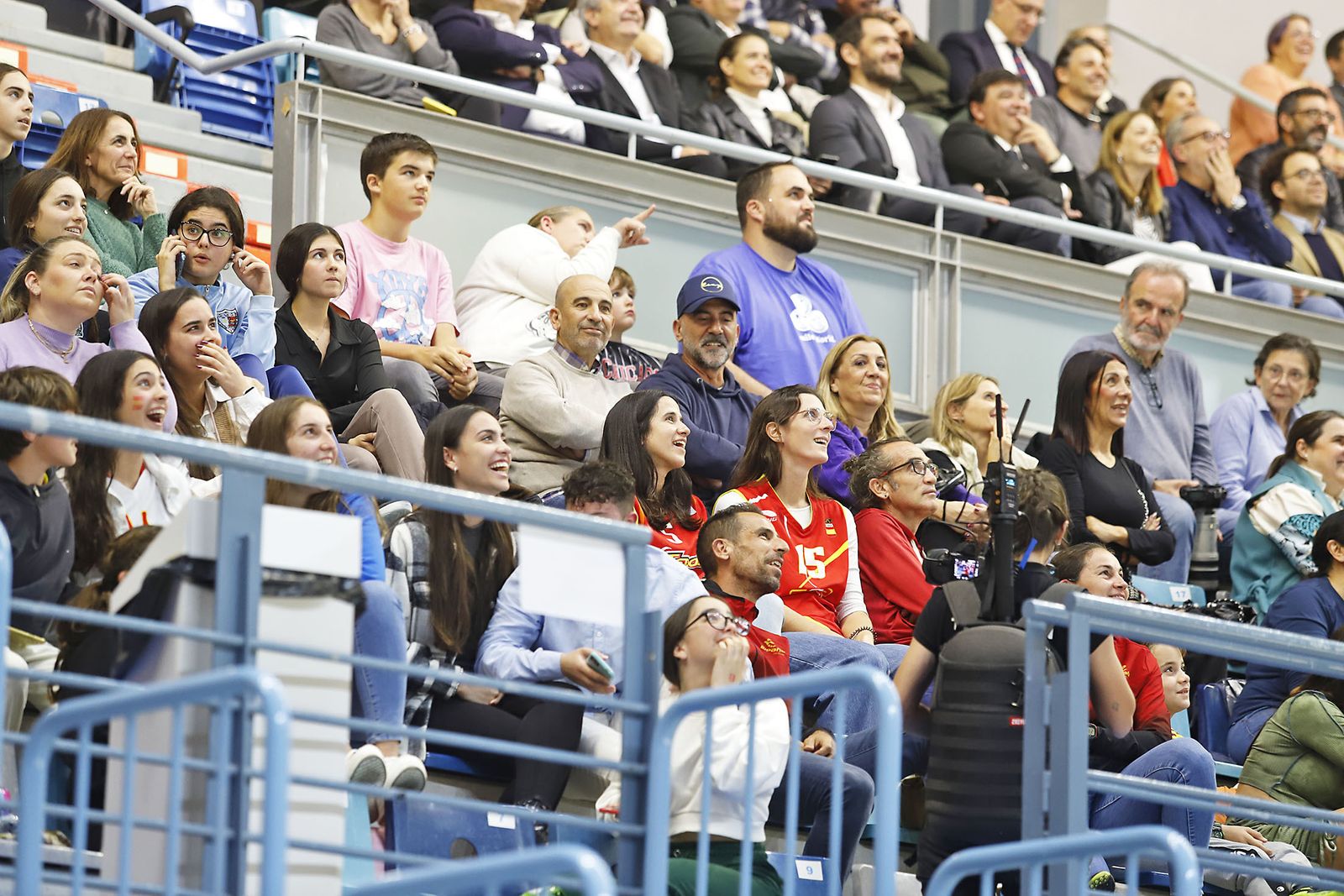 Ambiente en las gradas en el partido de la selección Española femenina de baloncesto contra Islnadia