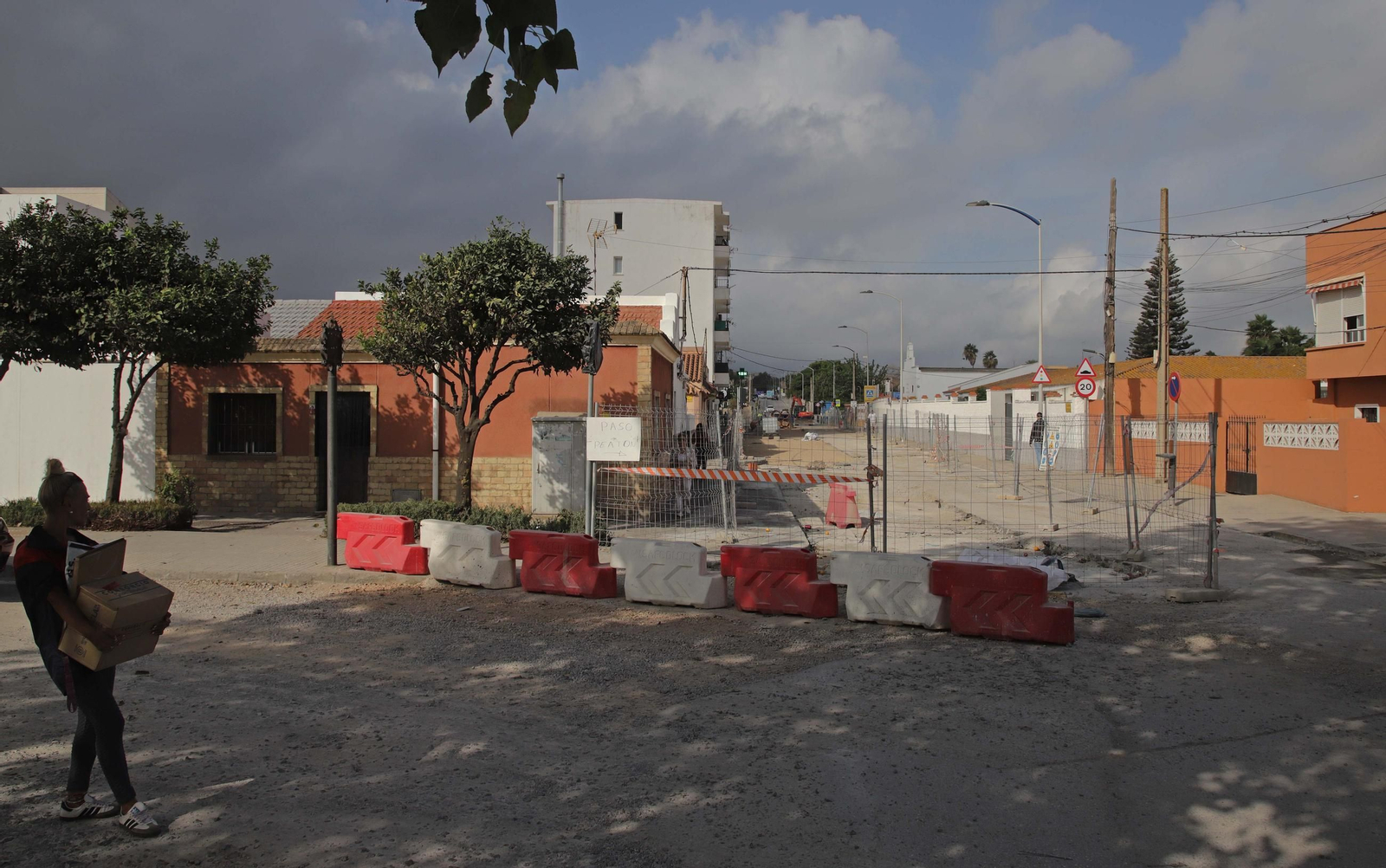 Fotos de las obras de renovación de infraestructuras hidráulicas en la avenida Diputación de Algeciras