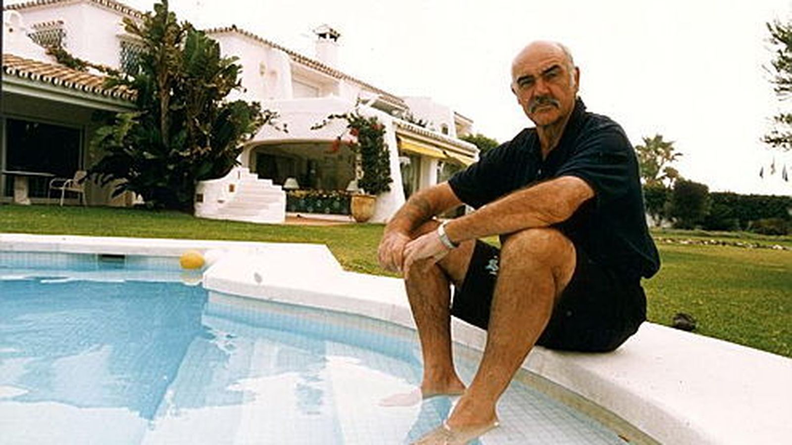 El actor, en su casa de Marbella.