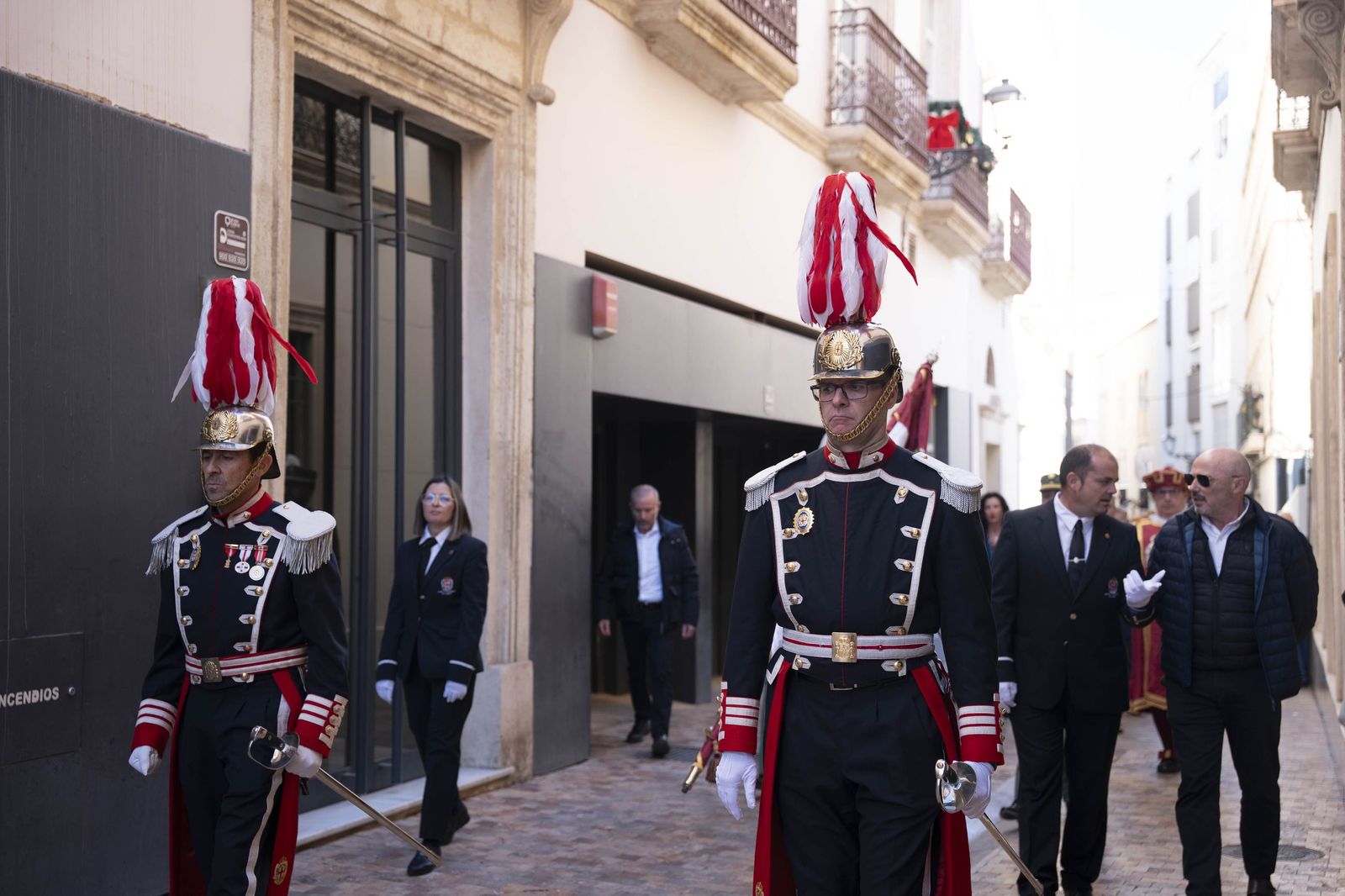 El Pendón vuelve a alzarse en Almería: memoria y ciudad bajo la luz de diciembre
