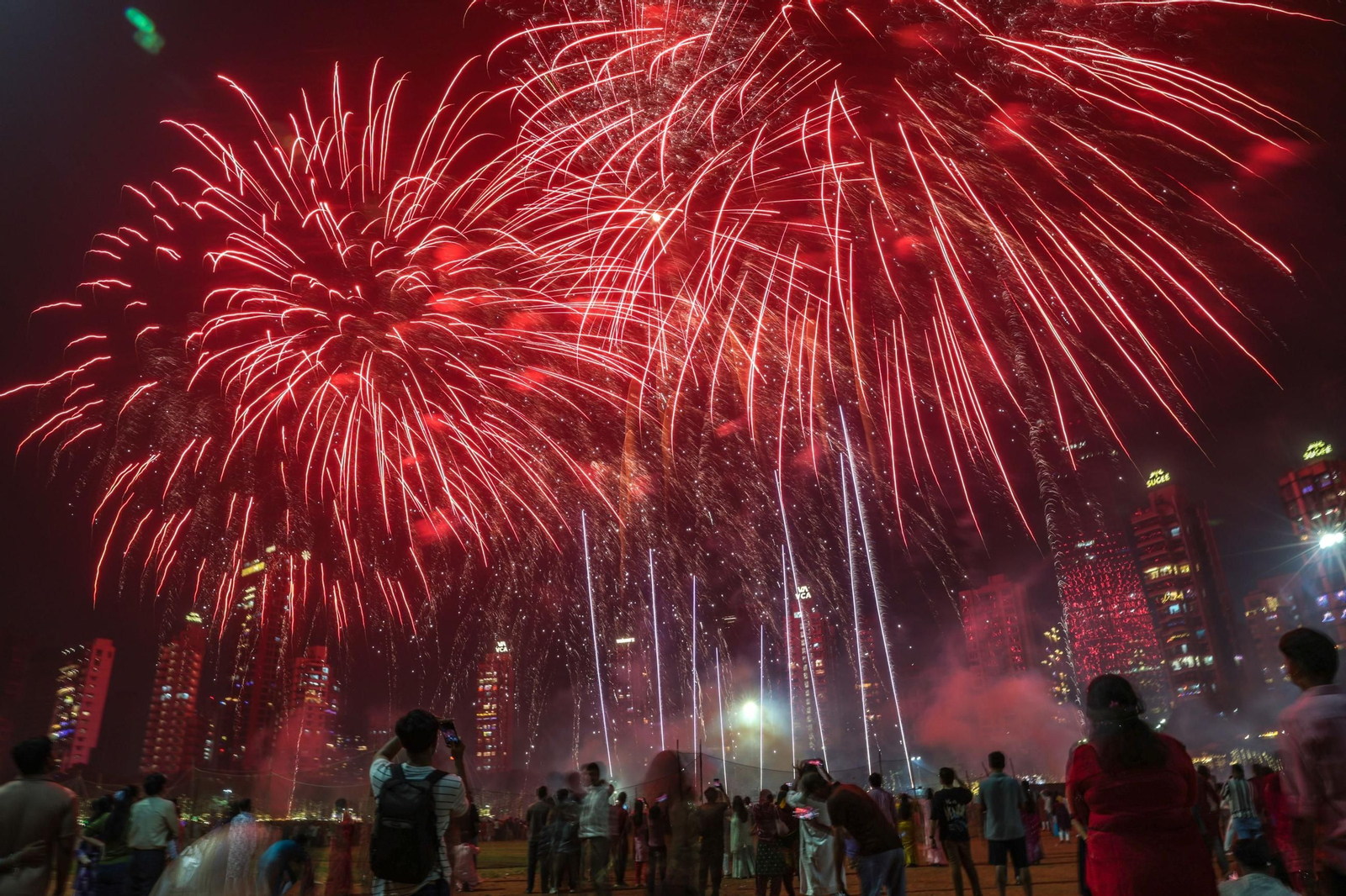 Las preciosas imágenes de la celebración del Diwali en India: un festival de luz y color