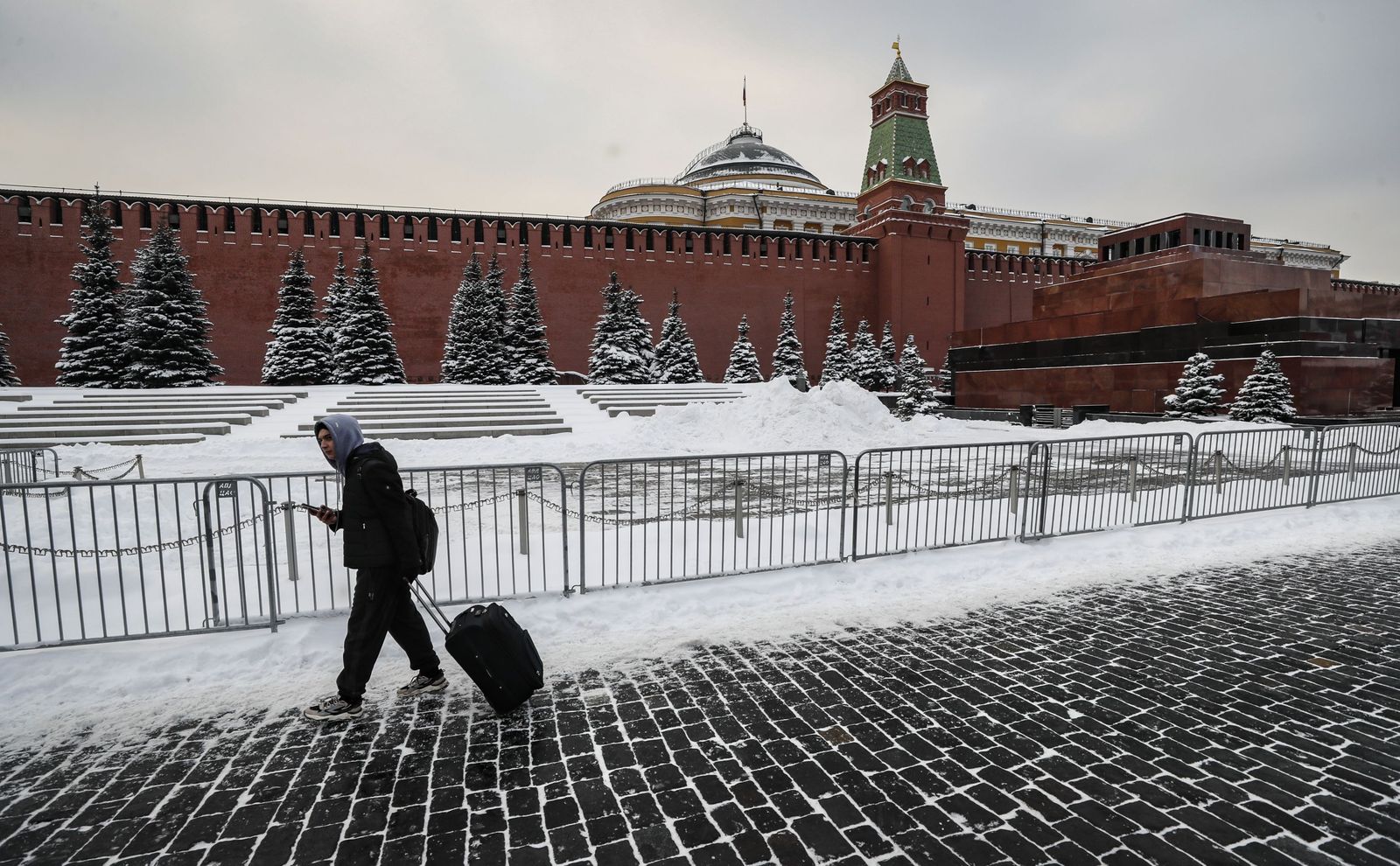 Nieve, Navidad, decoración, hielo y frío en Moscú