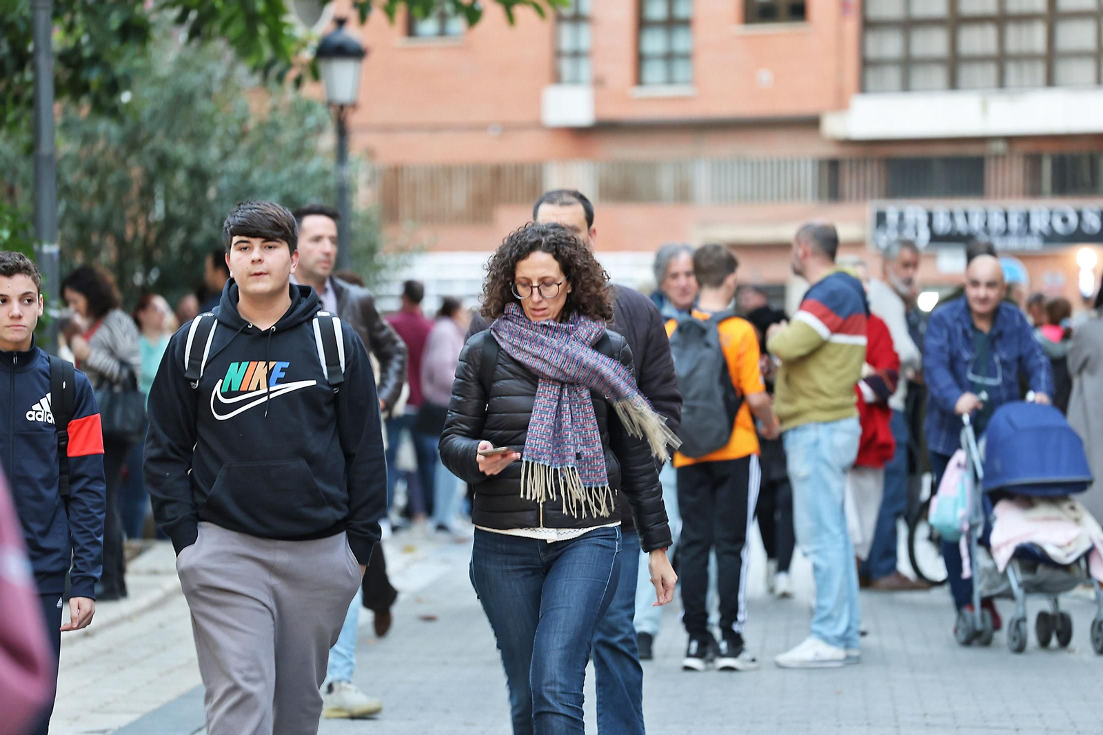 Los abrigos toman las calles de Huelva por el cambio drástico de las temperaturas