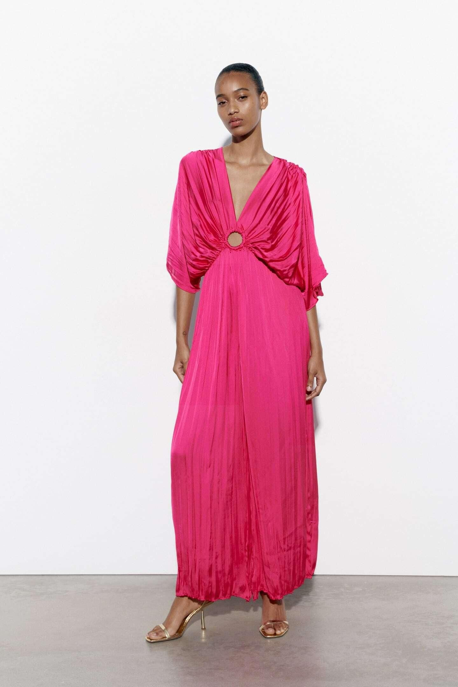 Mono satinado y cut out de Zara.