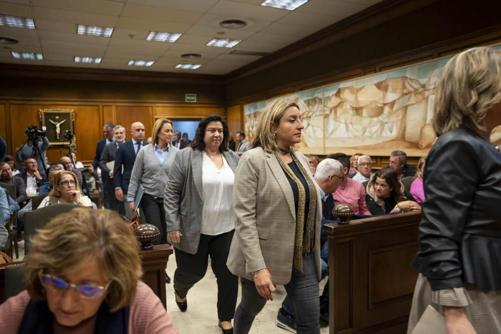 Las imágenes del primer pleno en Diputación sin Javier Aureliano García