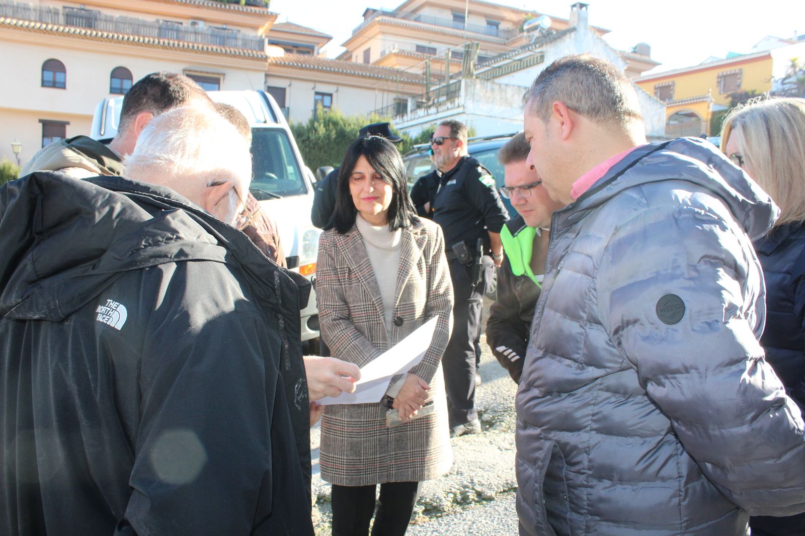 Imagen de la visita de Inmaculada López Calahorro a las obras en Monachil