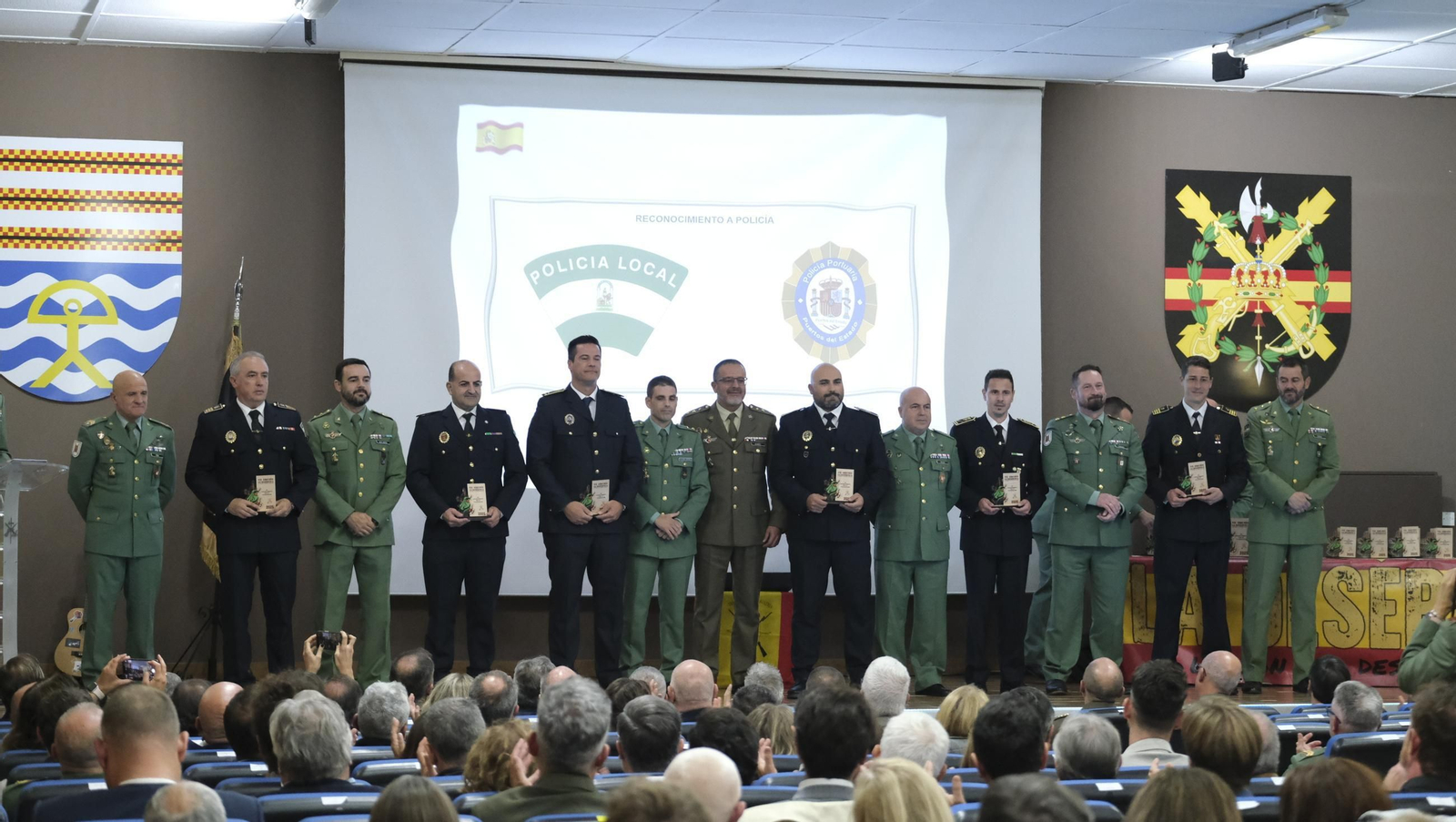 La Legión Española rinde tributo a los 'desérticos' en su gala, en imágenes