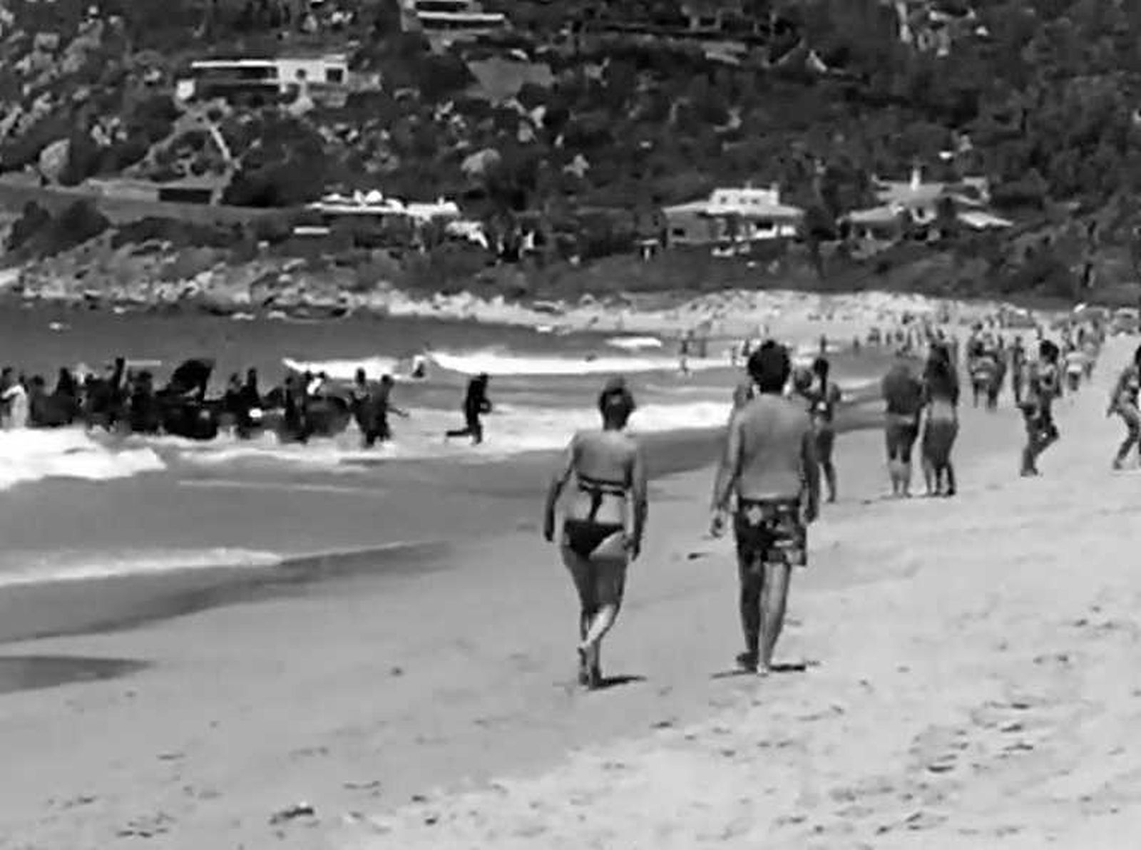 La llegada captada por Javier Neira en la playa de Los Alemanes.