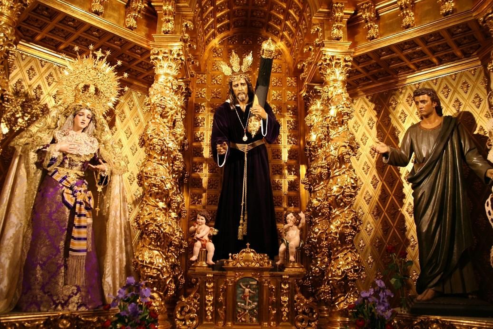 Tres imágenes procesionadas en la Semana Santa de Linares. Tres imágenes procesionadas en la Semana Santa de Linares.