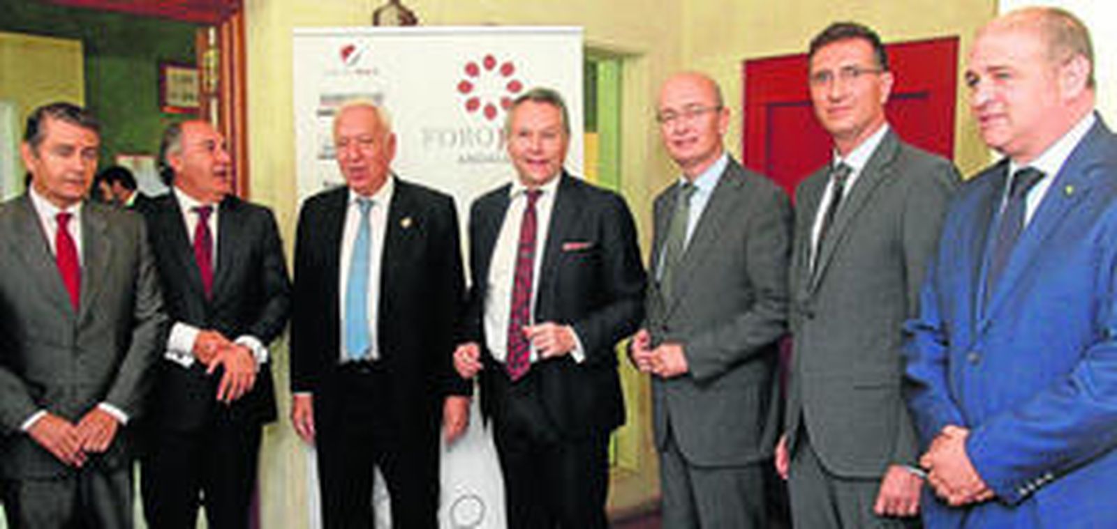 De izquierda a derecha: Antonio Sanz, José Ignacio Landaluce, José Manuel García-Margallo, José Joly, Luis Miguel Pons, Javier Chaparro y Jorge Romero.