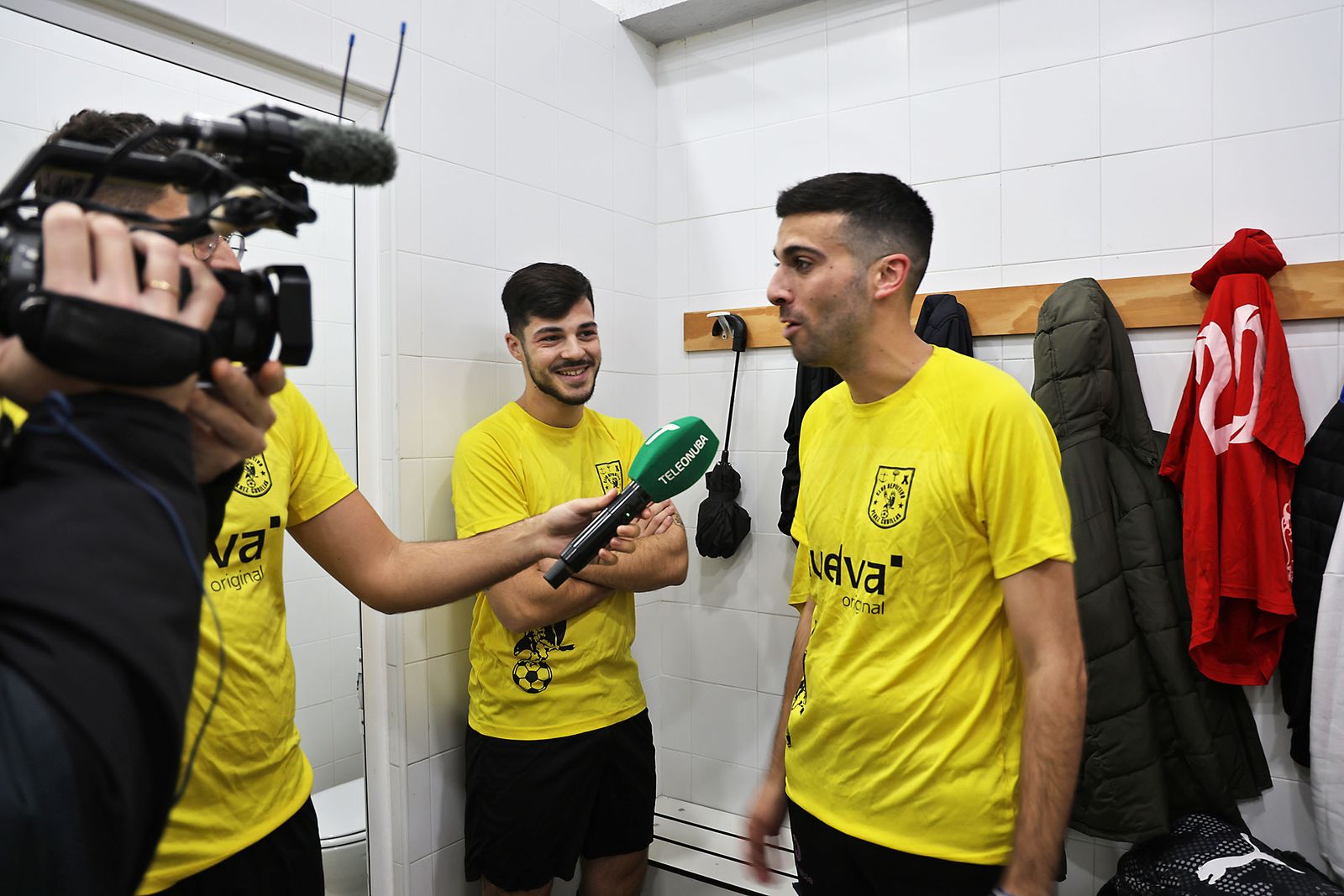 Periodistas y políticos disputan su tradicional partido navideño de fútbol