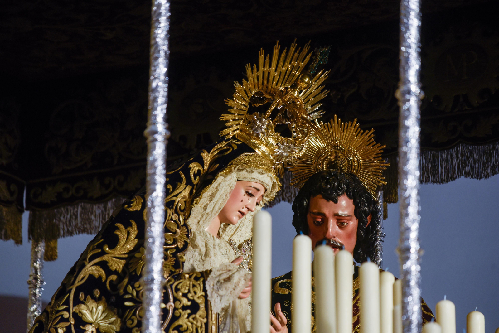 Las imágenes del ambiente en la Macarena y el Gran Poder el Jueves Santo en la Semana Santa de Sevilla 2024