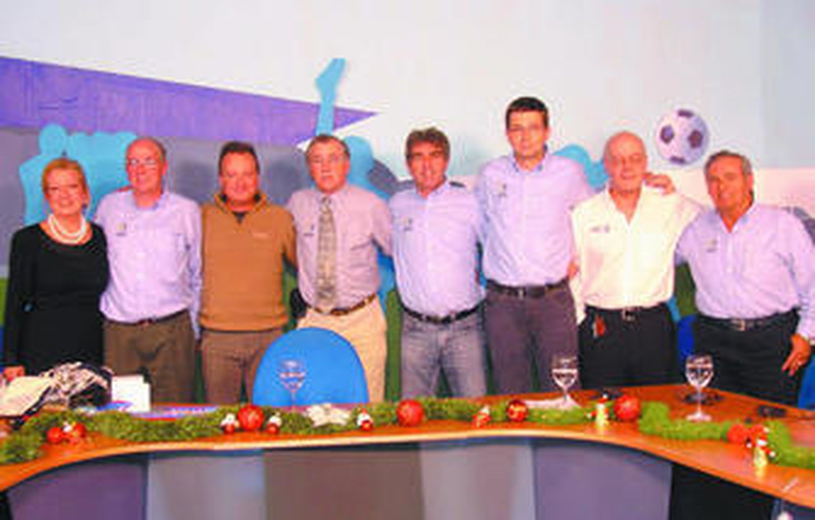 3. A la hora de cortar jamón, a Curro no se le da nada mal. Comiéndolo es mucho mejor, como nos pasa a casi todos.