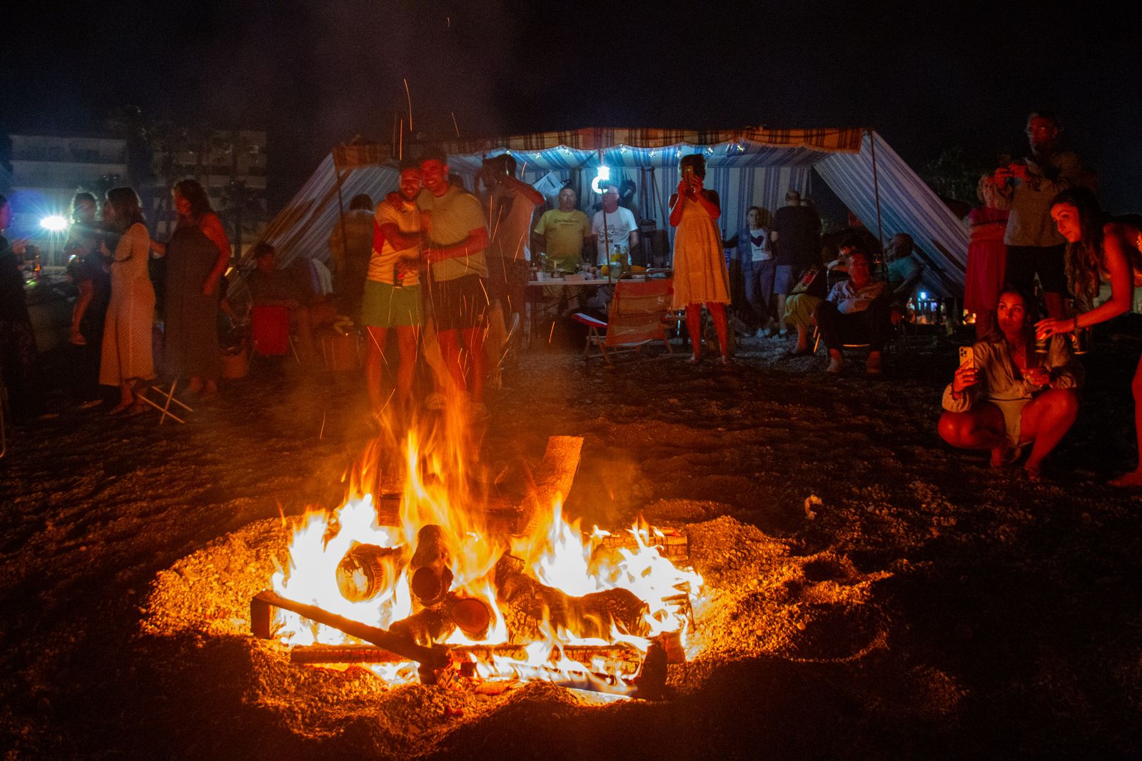 La Costa Tropical saborea la magia de la noche de San Juan, en imágenes