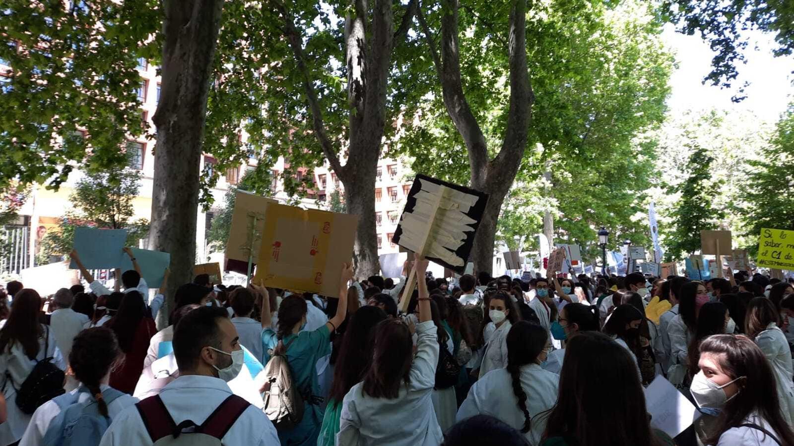 Un momento durante la protesta frente al Ministerio de Sanidad.