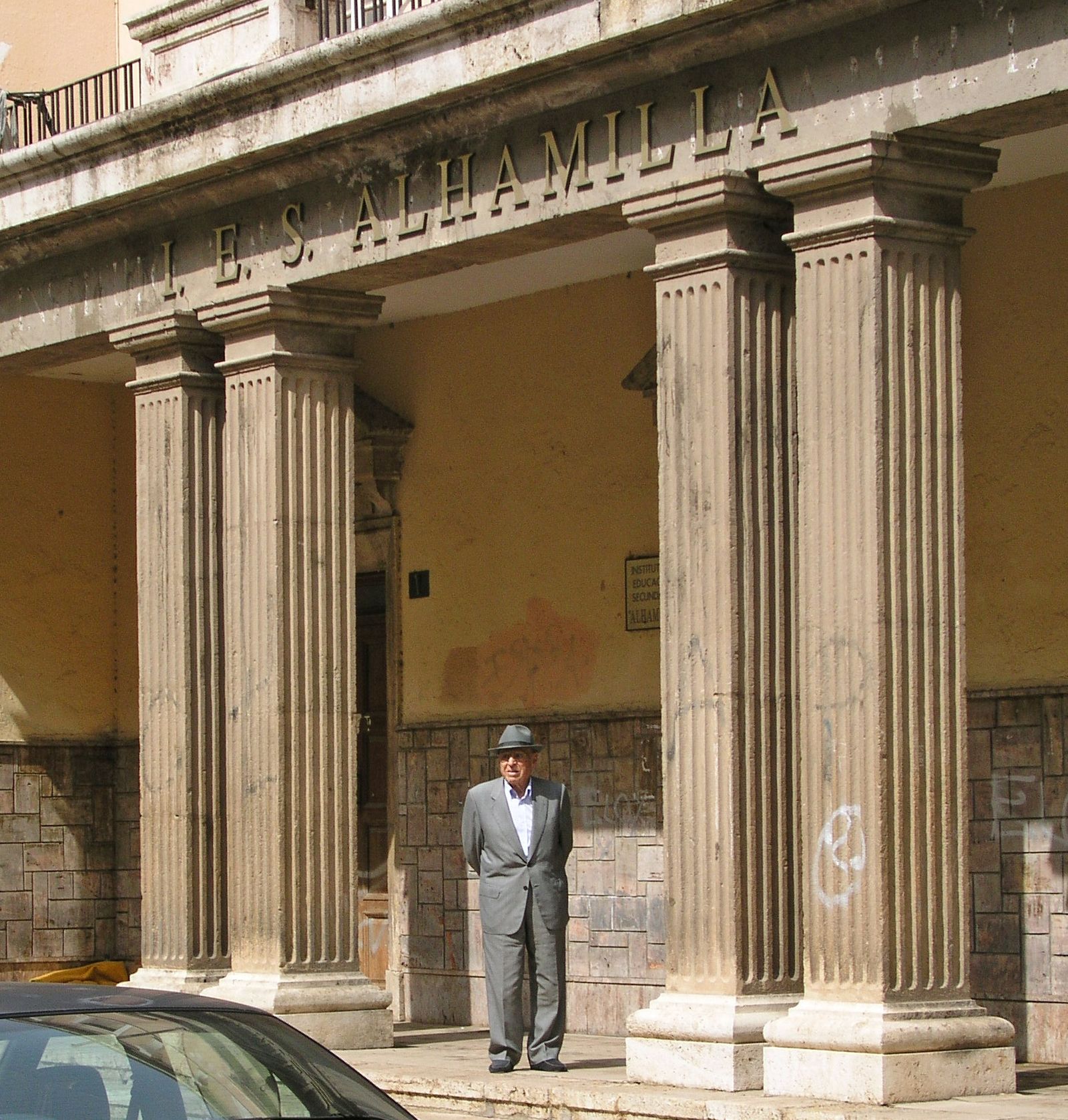 El autor ante su obra