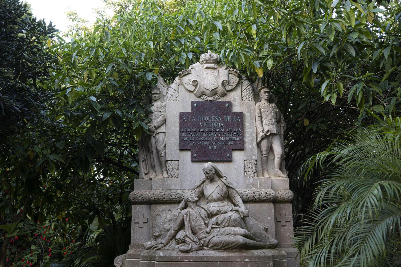 Monumento a la duquesa de la Victoria en el Parque Genovés de Cádiz.