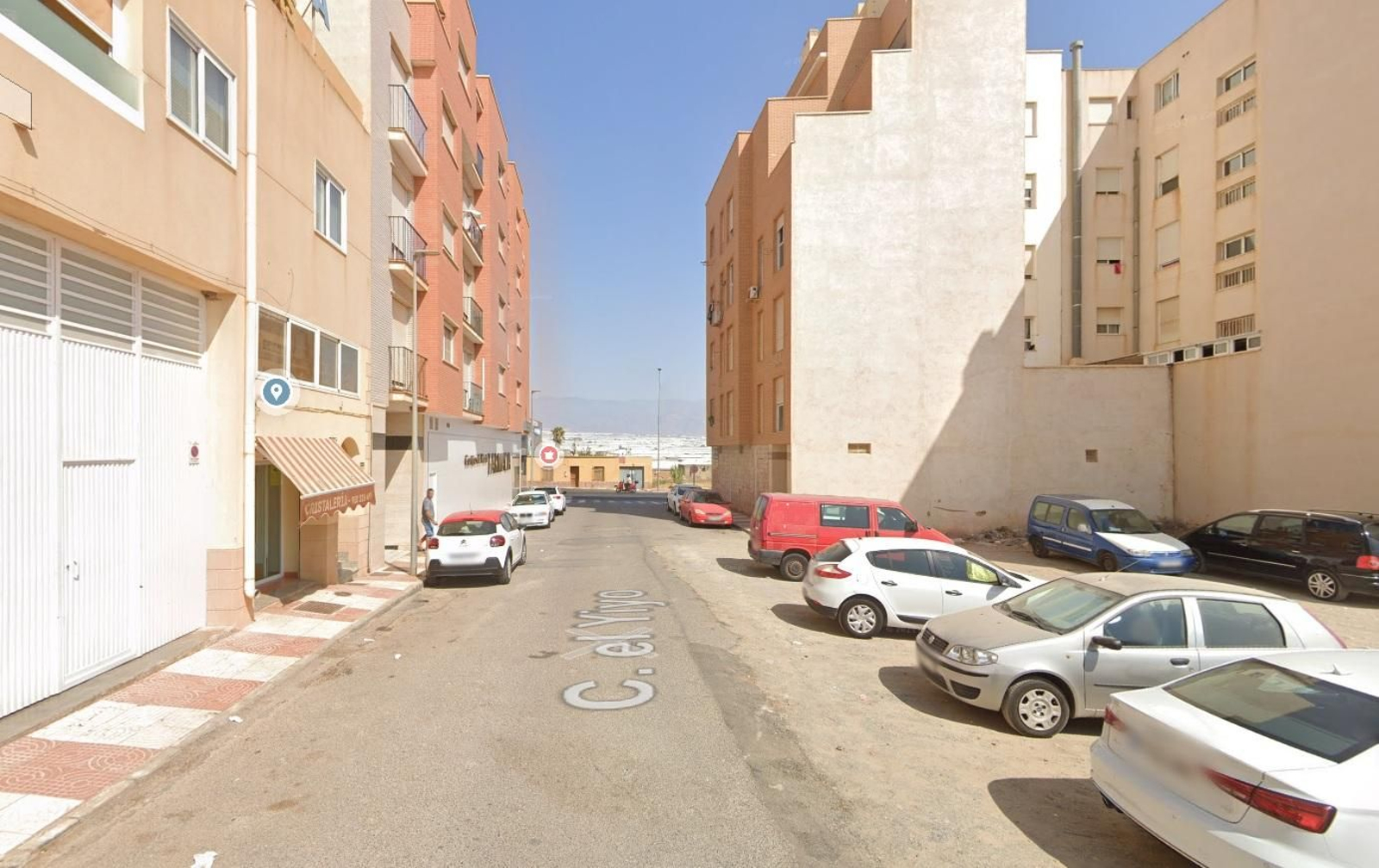 Calle El Yiyo, en Roquetas de Mar.