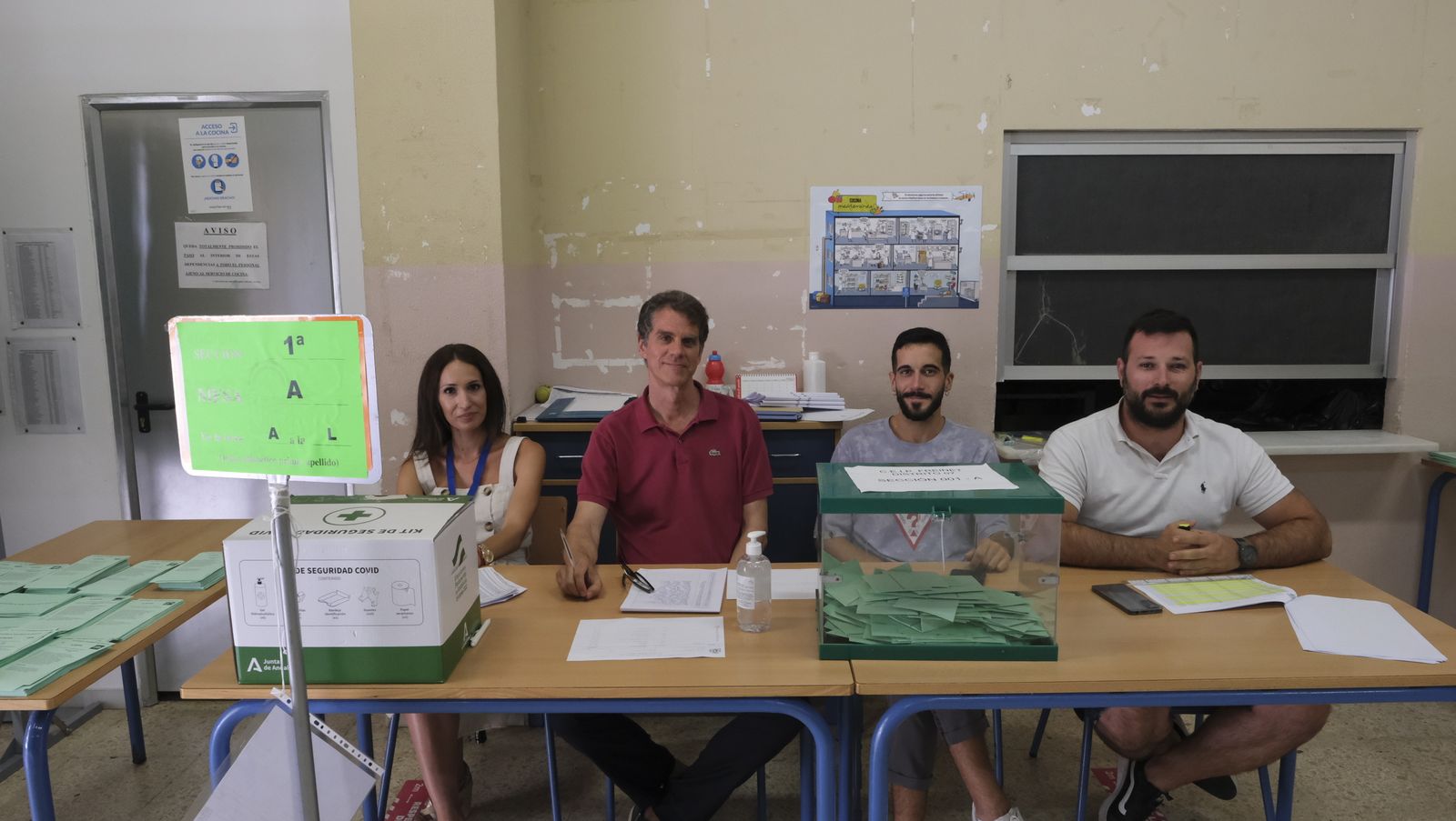 Imágenes de la votaciones en Almería al parlamento andaluz