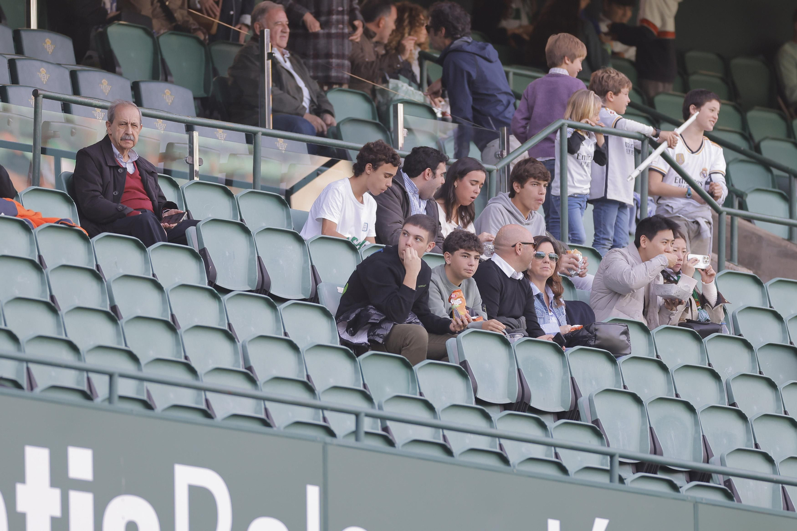 Búscate en las fotos del Betis-Real Madrid
