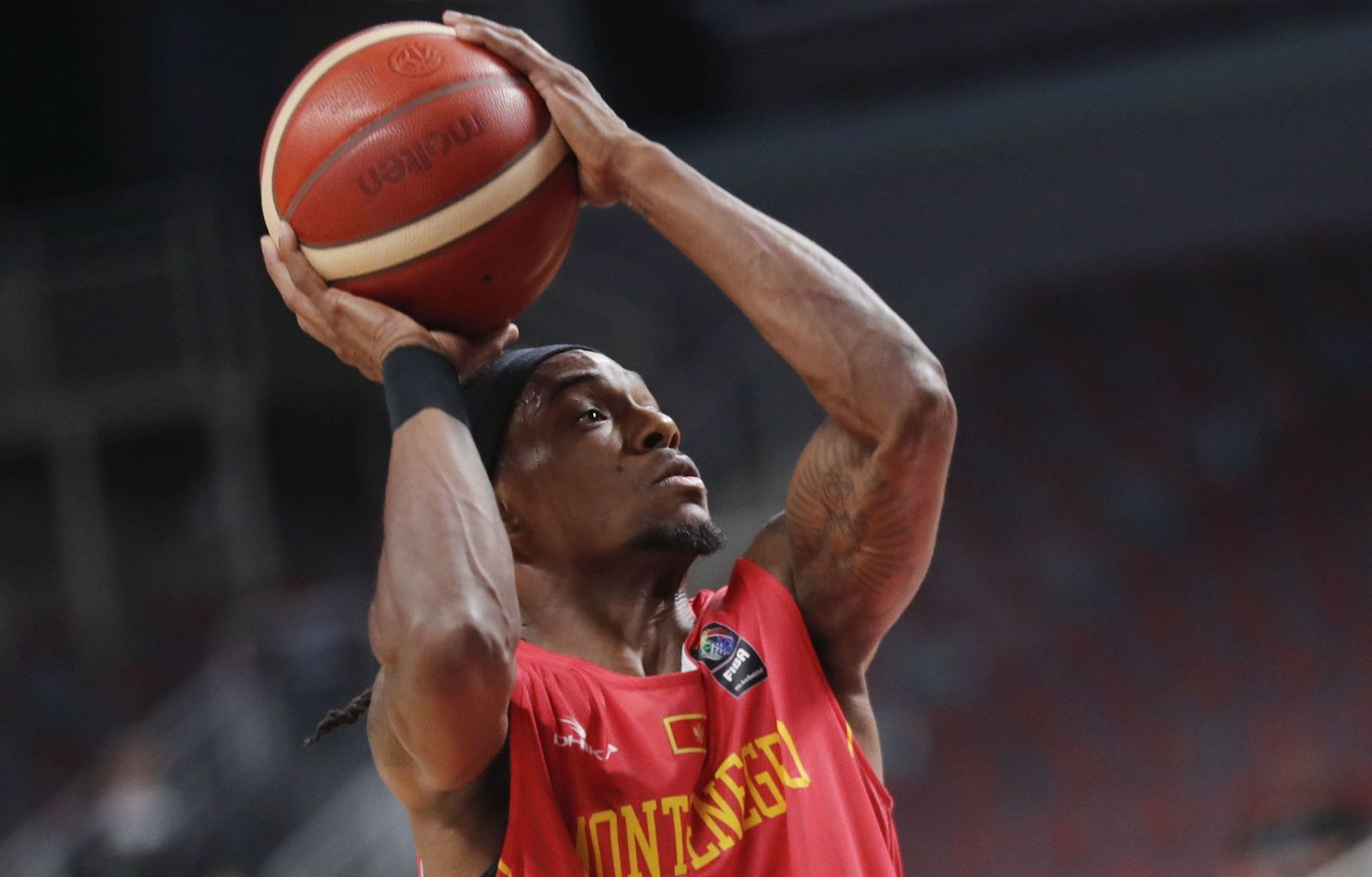 Perry, con Montenegro.