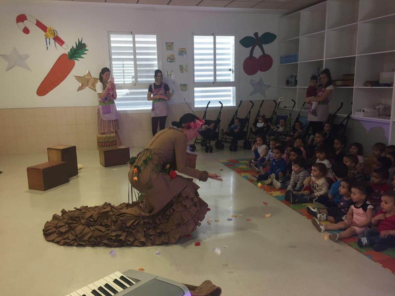 Los pequeños pudieron ver de muy cerca a la protagonista.