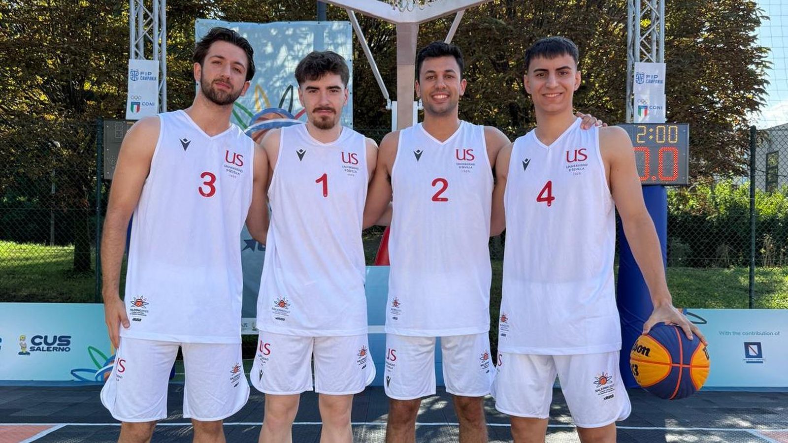 El equipo masculino de la Universidad de Sevilla 3x3 con Joaquín Cebolla, jugador de El Caja 87