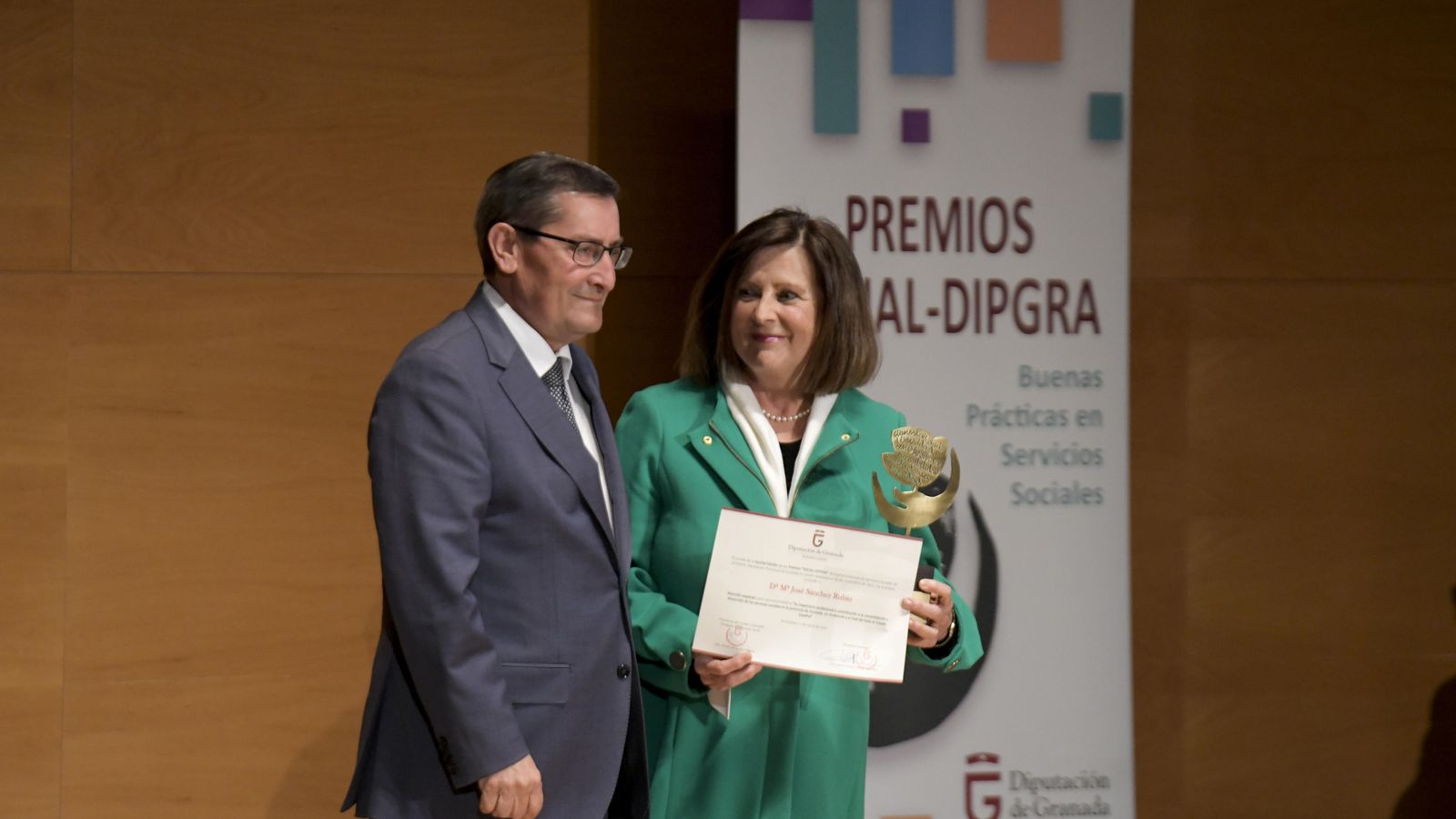 Diputación premia a municipios, entidades y profesionales por su labor en el ámbito de los servicios sociales