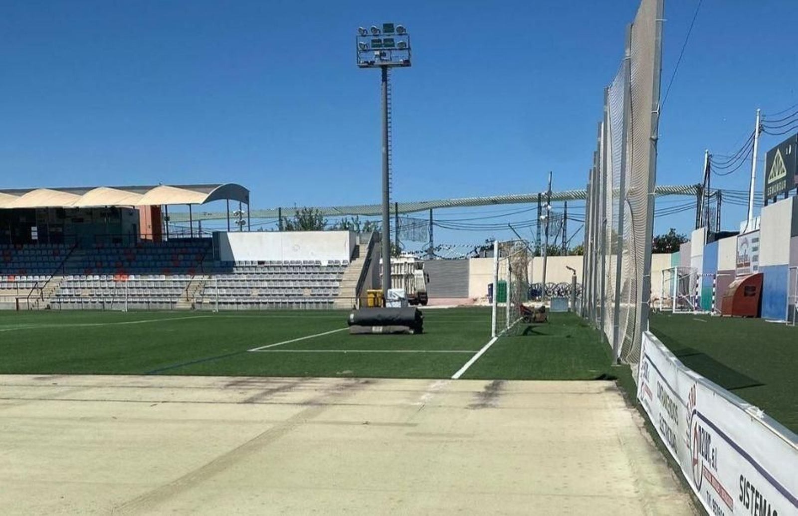 Sustitución del césped del Estadio Manuel Polinario “Poli” de Puente Genil.