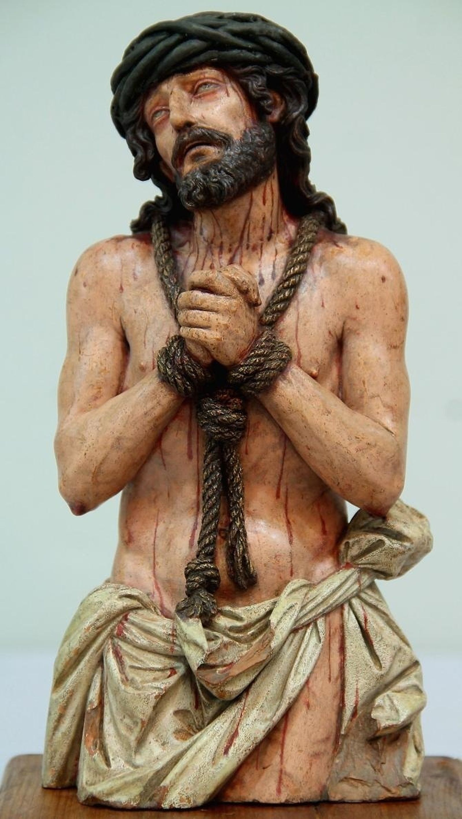 El Varón de Dolores, antes (izquierda) y después de la restauración.