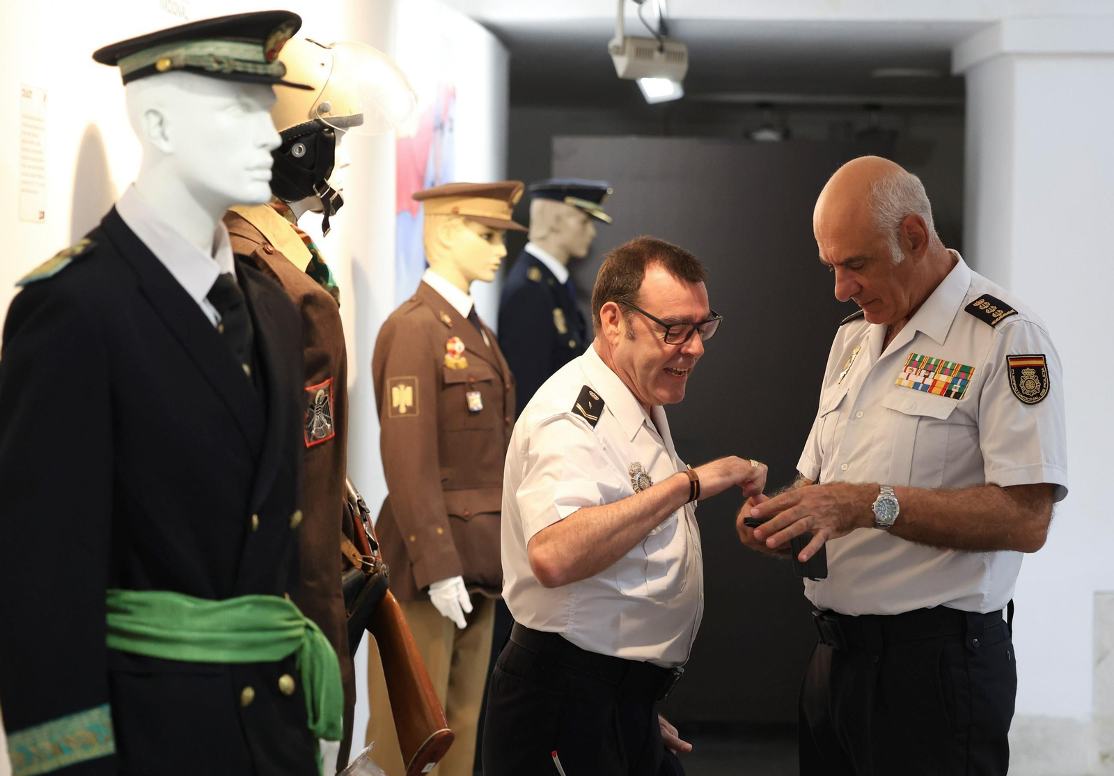 Una exposición recuerda los 200 años de historia de la Policía Nacional (fotos)