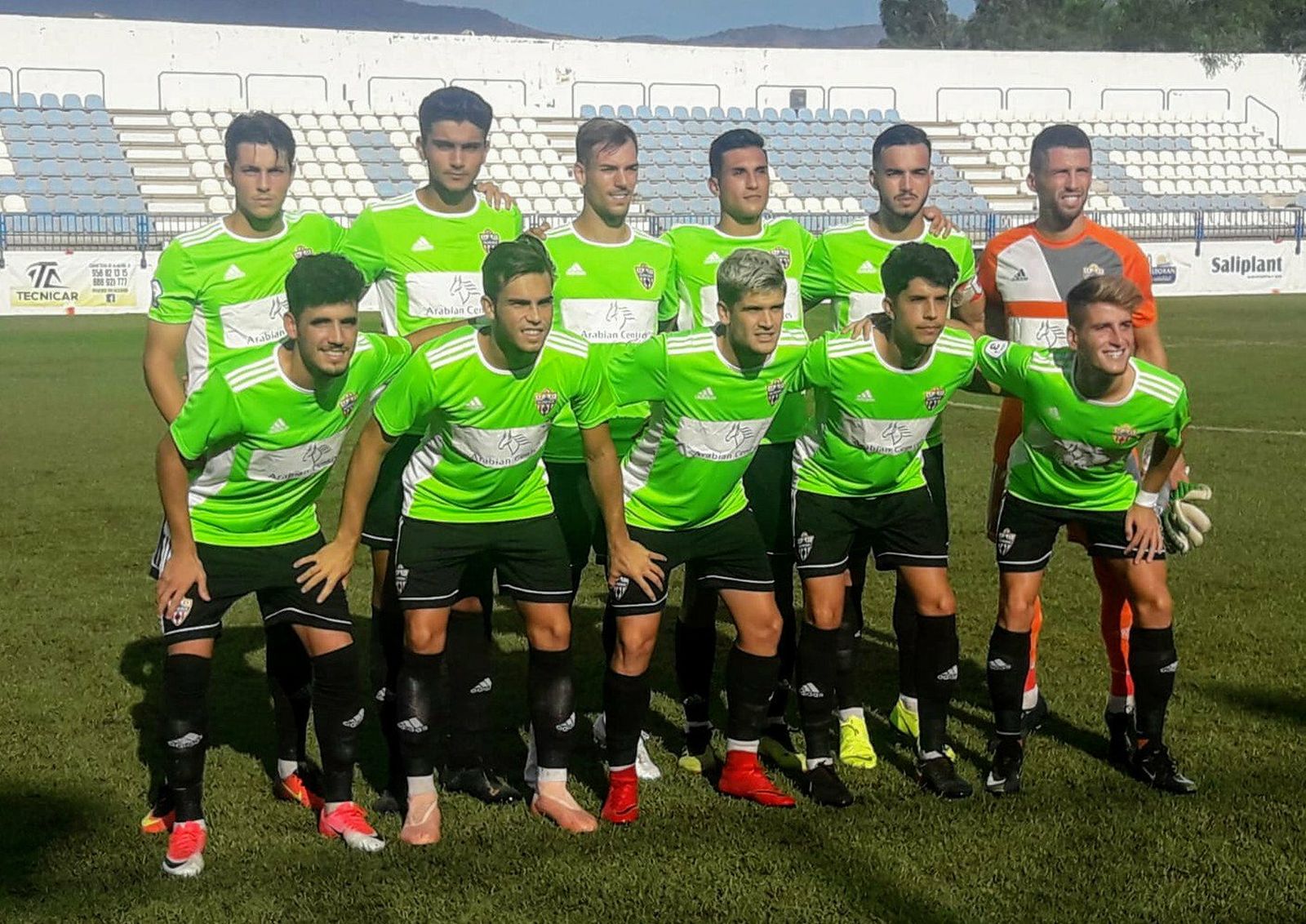 Once rojiblanco en el Escribano Castilla.