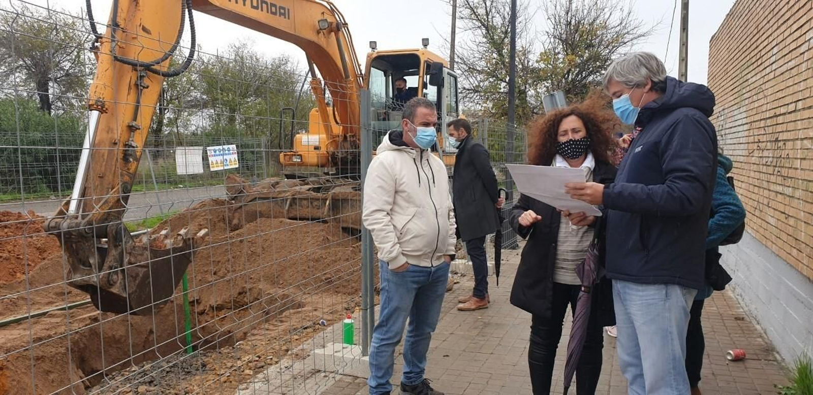 Carmen Fuentes durante la visita que realizó a las obras.