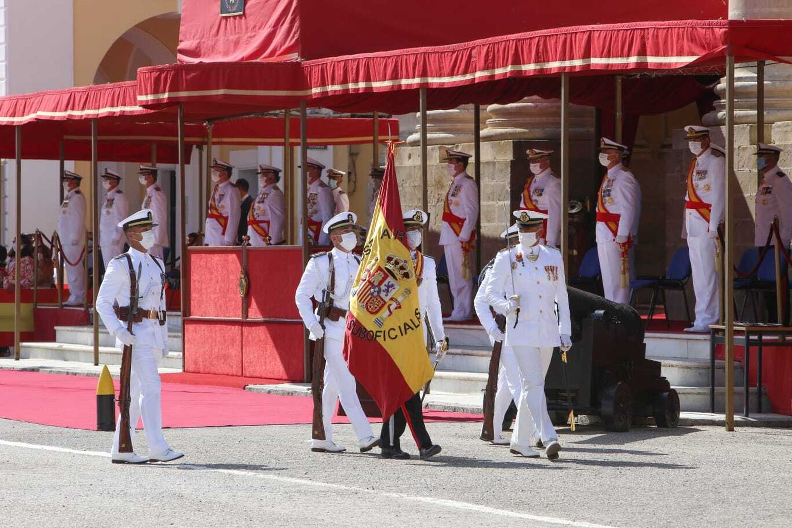 Entrega de despachos en la Escuela de Suboficiales de la Armada
