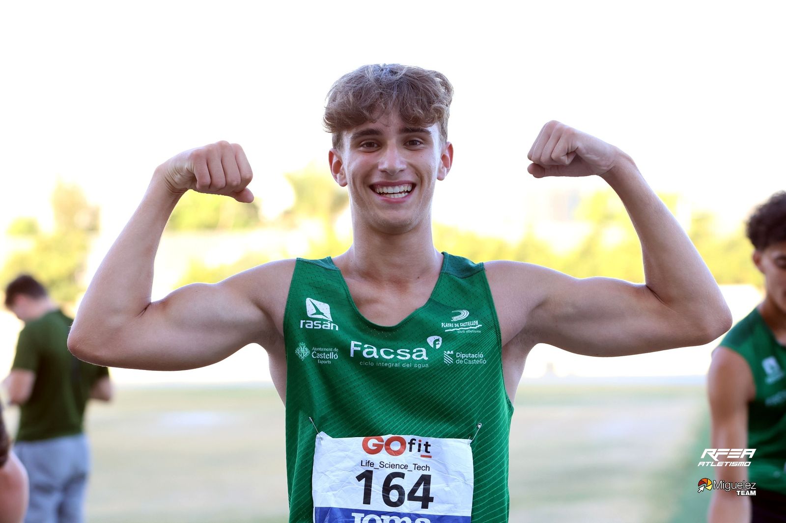 Alejandro Nuñez y el 4x100 del Nerja, campeones de España sub 18 en Málaga
