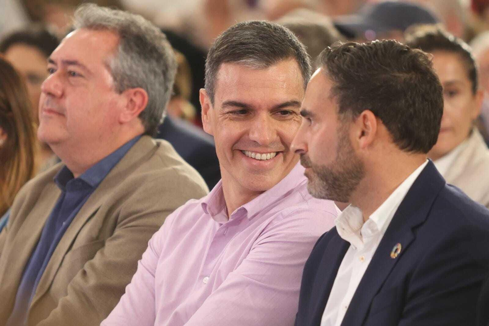 El secretario general del PSOE en Málaga, Dani Pérez, junto a Pedro Sánchez.