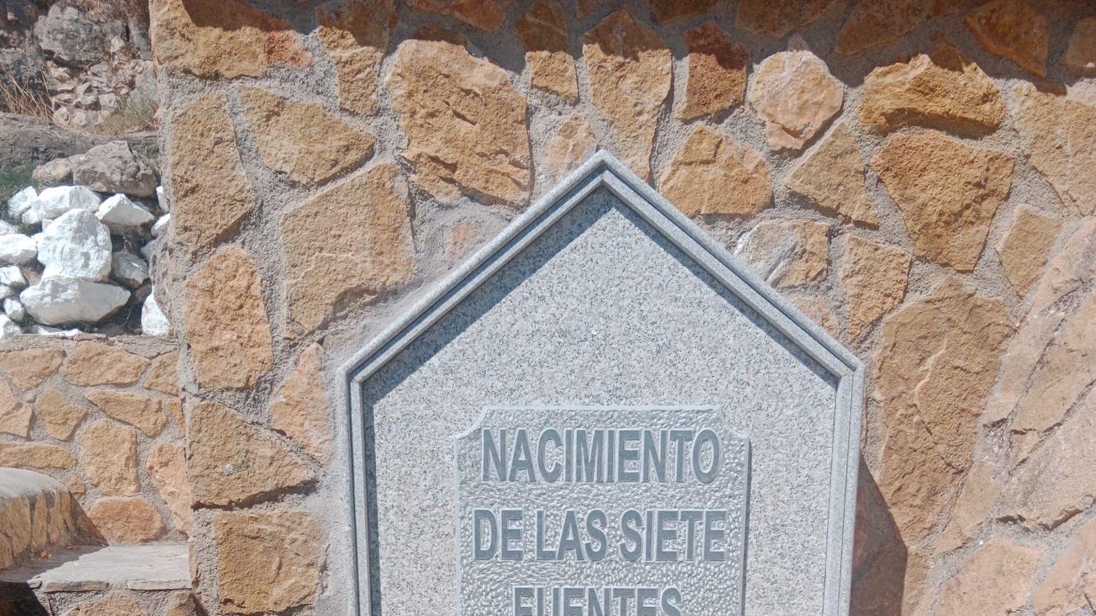 Primera reforma de la fuente de Hinojares.