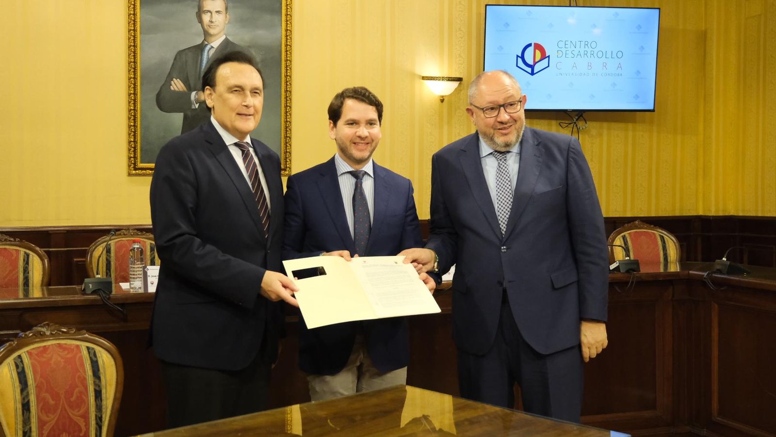 Firma para el centro de desarrollo universitario de Cabra. Firma para el centro de desarrollo universitario de Cabra.