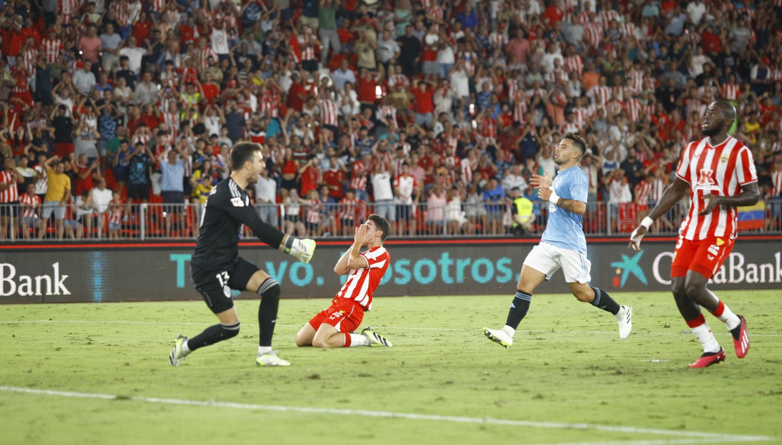 Arribas se lamenta de la ocasión marrada tras un contraataque en el último partido
