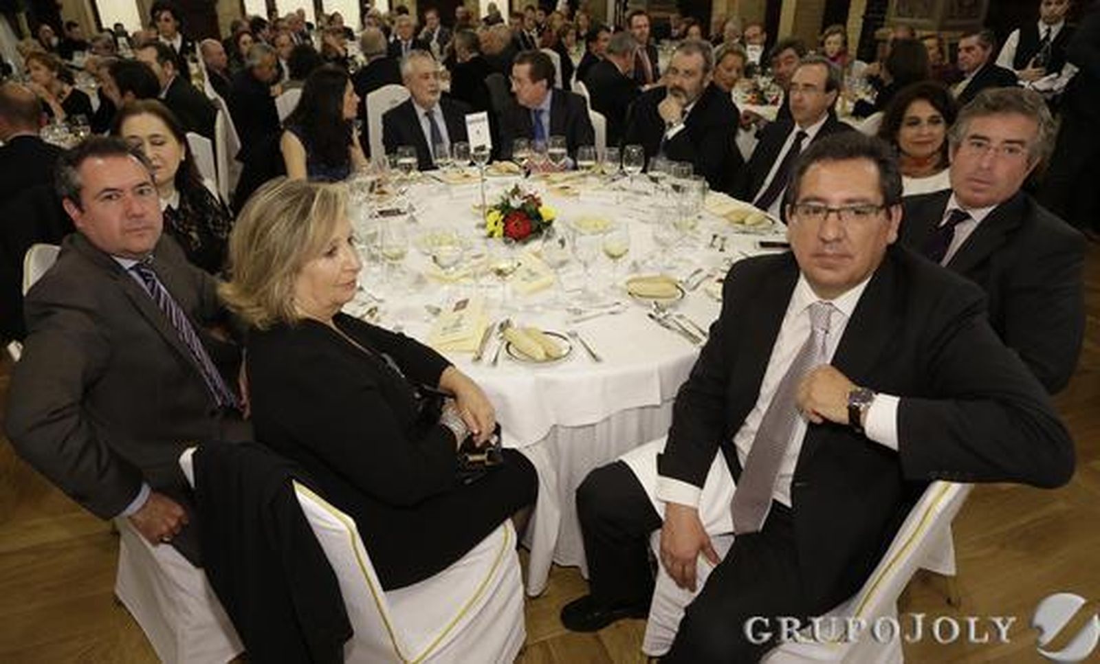 María Teresa Caravaca, Juan Espadas, Josefina Sáez, Rosario Joly, José Antonio Griñán, Emilio de Llera, Máximo Díaz Cano, Juan Carlos Fernández, María Jesús Montero, Michael Kreisler y Antonio Pulido./ Antonio Pizarro/Juan Carlos Vázquez/ Juan Carlos Muñoz/Belén Vargas